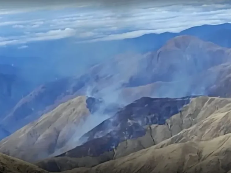 Drama en el norte: el Zonda desató un incendio feroz en Iruya y hay temor por un grupo de voluntarios atrapados