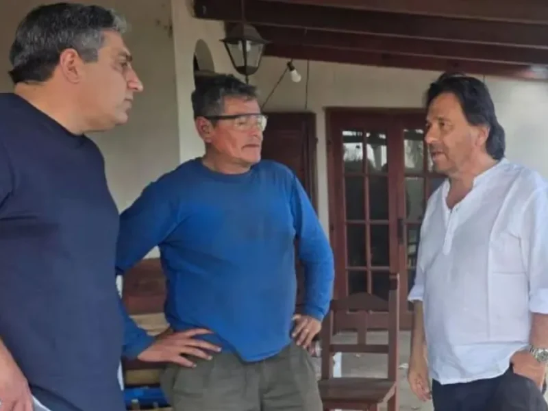 Gustavo Sáenz recorrió El Refugio y confirmó ayuda para las familias afectadas por el fuego