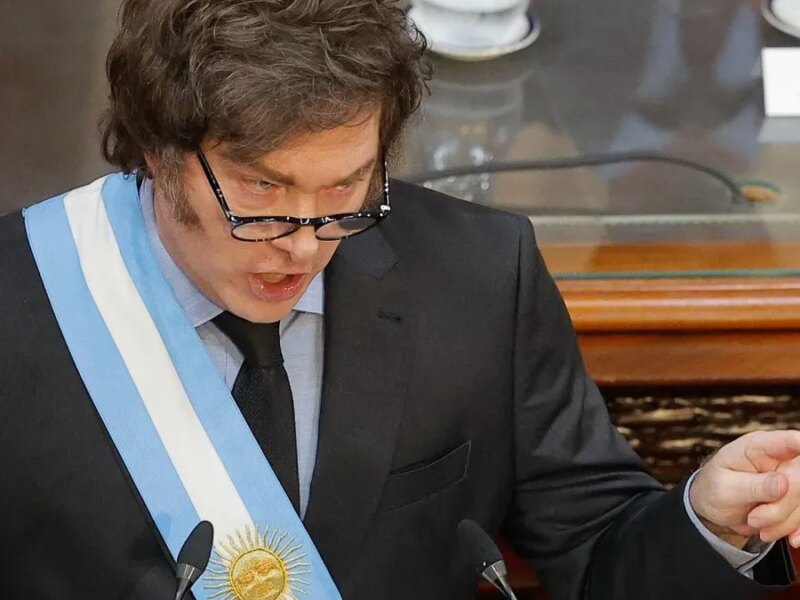 Milei celebró la media sanción a la reforma de la Carta Orgánica del BCRA y en redes lo tildaron de «sorete»