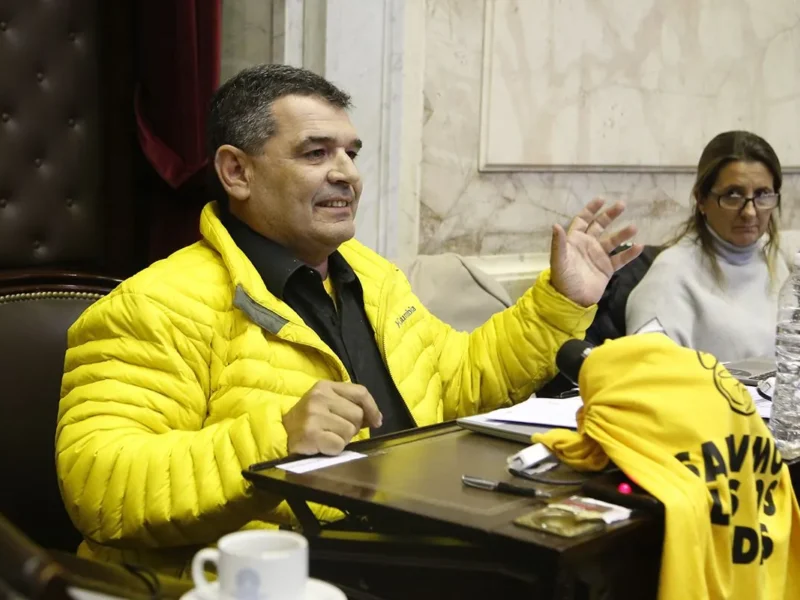 Alfredo Olmedo presume cinco triunfos, pero no logra mostrar un respaldo político de Nación