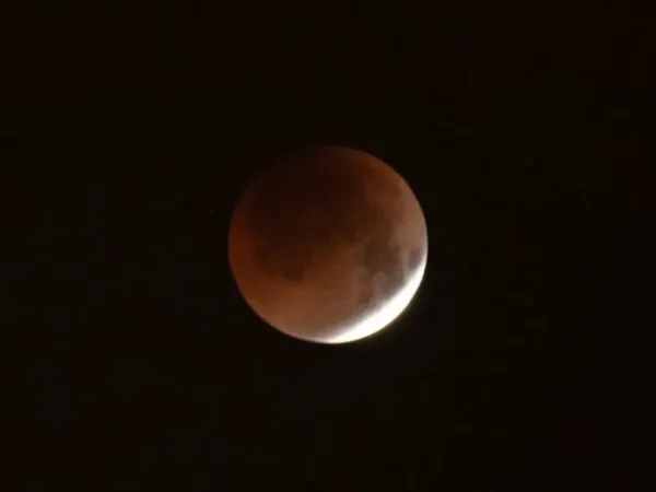 Eclipse lunar en Salta: a qué hora comienza y cuál será el mejor momento para verlo