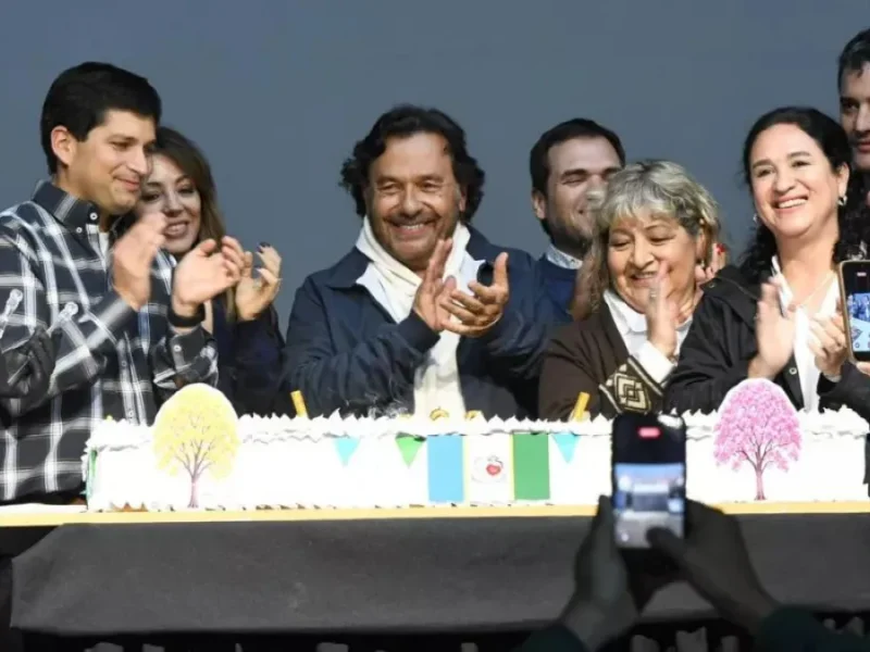 Gustavo Sáenz acompañó el aniversario de Orán y llamó a seguir trabajando por su futuro