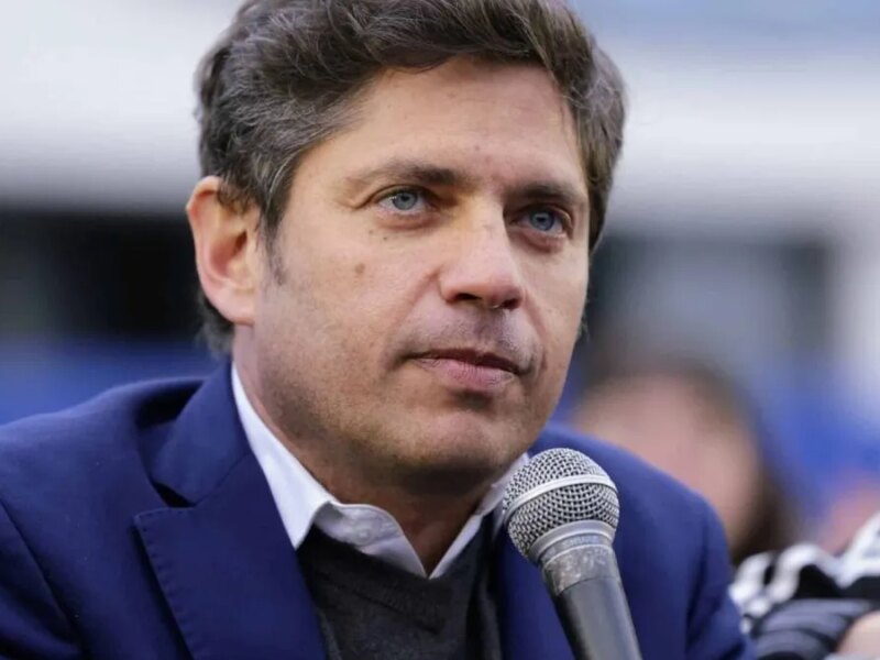 Axel Kicillof responsabilizó a Javier Milei por el endeudamiento familiar y sostuvo que se burla de un «drama social»