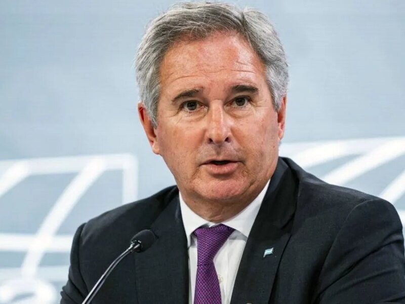 El Gobierno intenta bajar la tensión con Chile y ratifica los acuerdos vigentes por el Estrecho de Magallanes