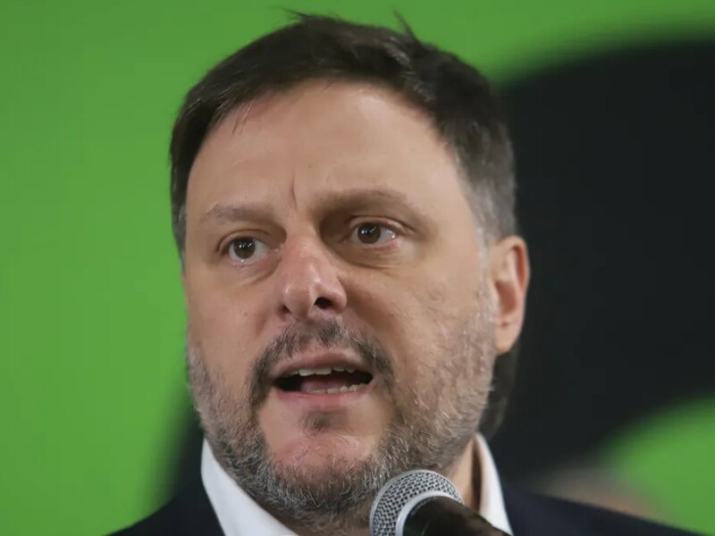 Leandro Santoro celebró la sanción de su proyecto contra padres deudores y cargó contra La Libertad Avanza