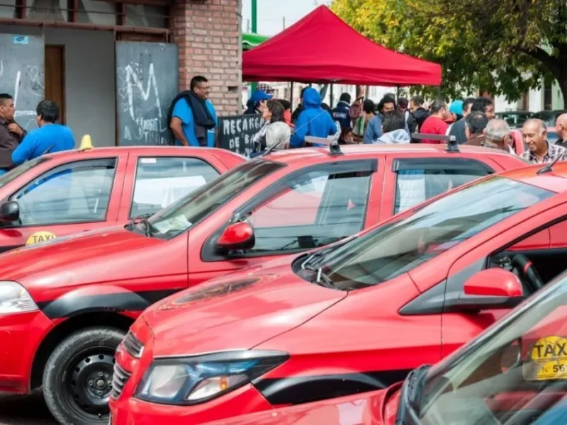 Taxis y remises plantearon una nueva actualización y la AMT dio el primer paso