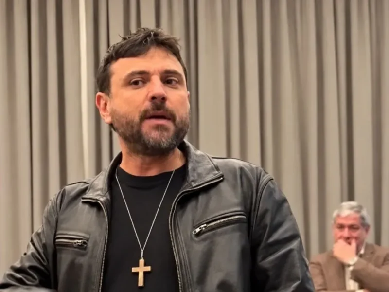 Juan Grabois cruzó a Zapata: “¡Manga de chorros, soretes, vendepatria y entregadores!”