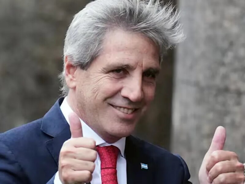 Bono a 100 años: la Cámara Federal confirmó el sobreseimiento de Luis Caputo