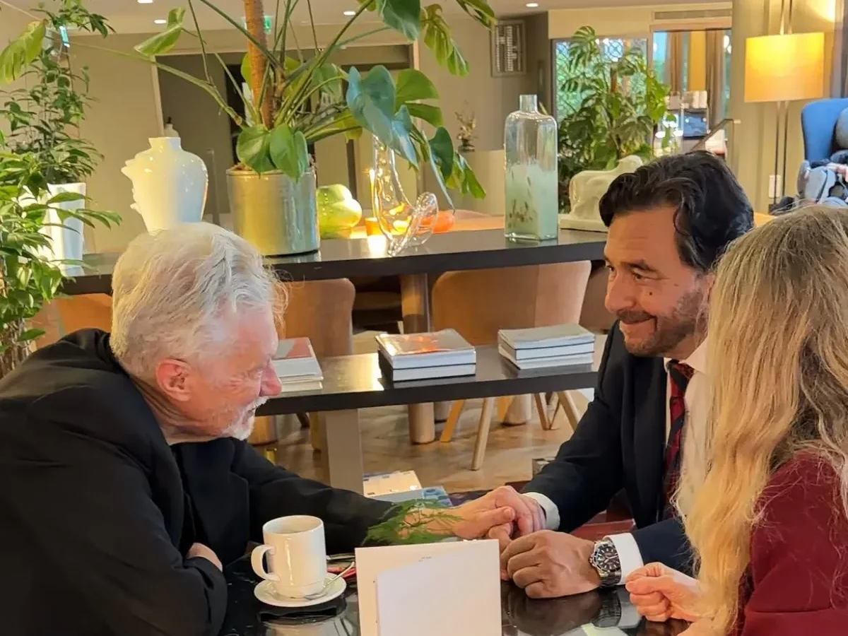 Gustavo Sáenz se reunió en Francia con el padre de Cassandre Bouvier