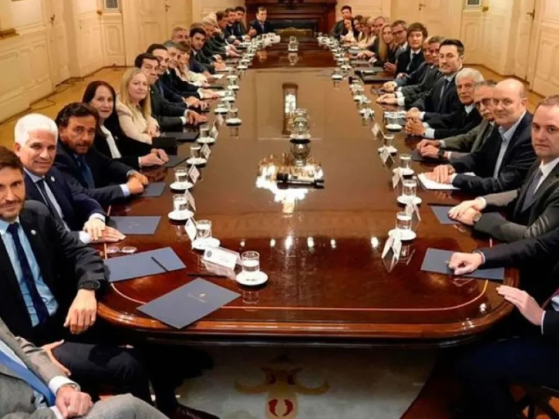 Tras la gira por París, el Gobierno volverá a convocar a Sáenz y otros gobernadores por el Presupuesto 2027