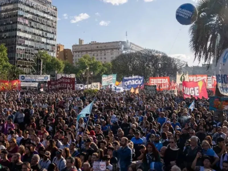 Financiamiento universitario: Milei busca un acuerdo con las universidades y ofrece reducir cargas patronales