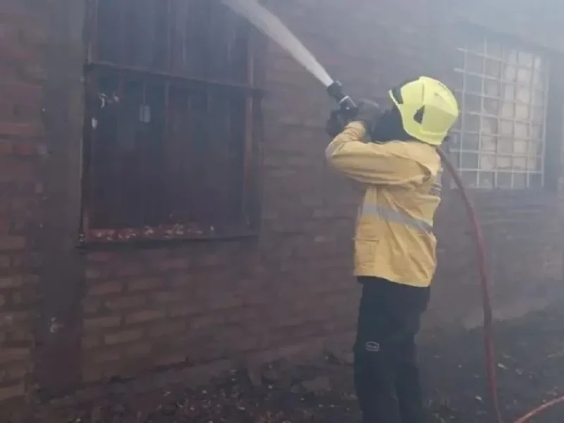 Se prendió fuego un depósito de la Aduana en Orán
