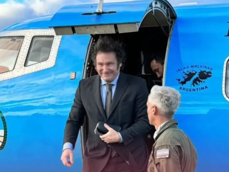 Javier Milei llegó a Salta y se fue a los pocos minutos: qué pasó durante su breve estadía